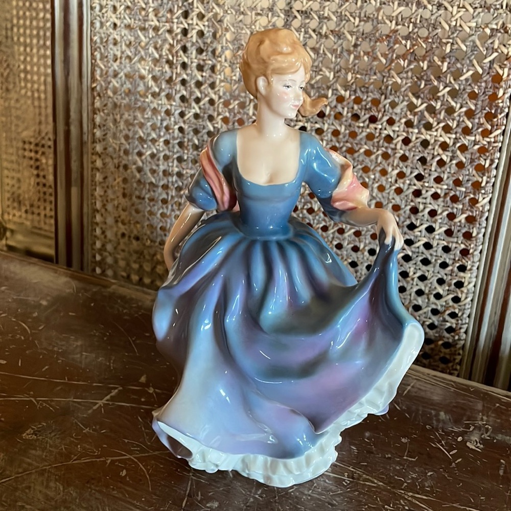 Royal Doulton Elizabeth Figurine